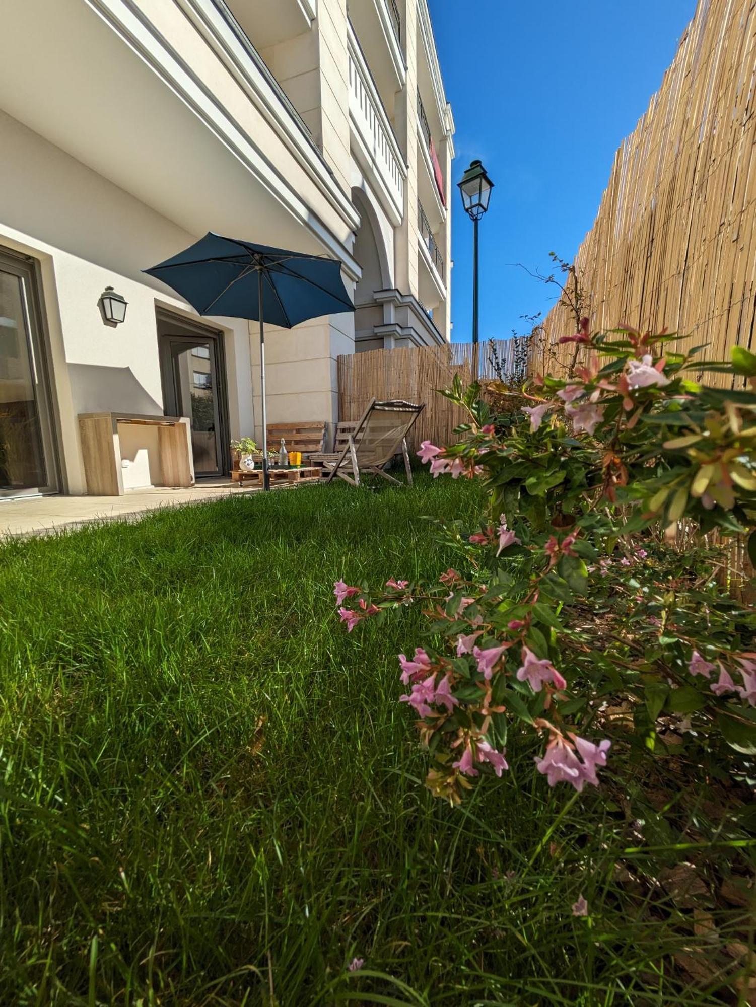 Appartement De Standing Avec Jardin Clamart Esterno foto