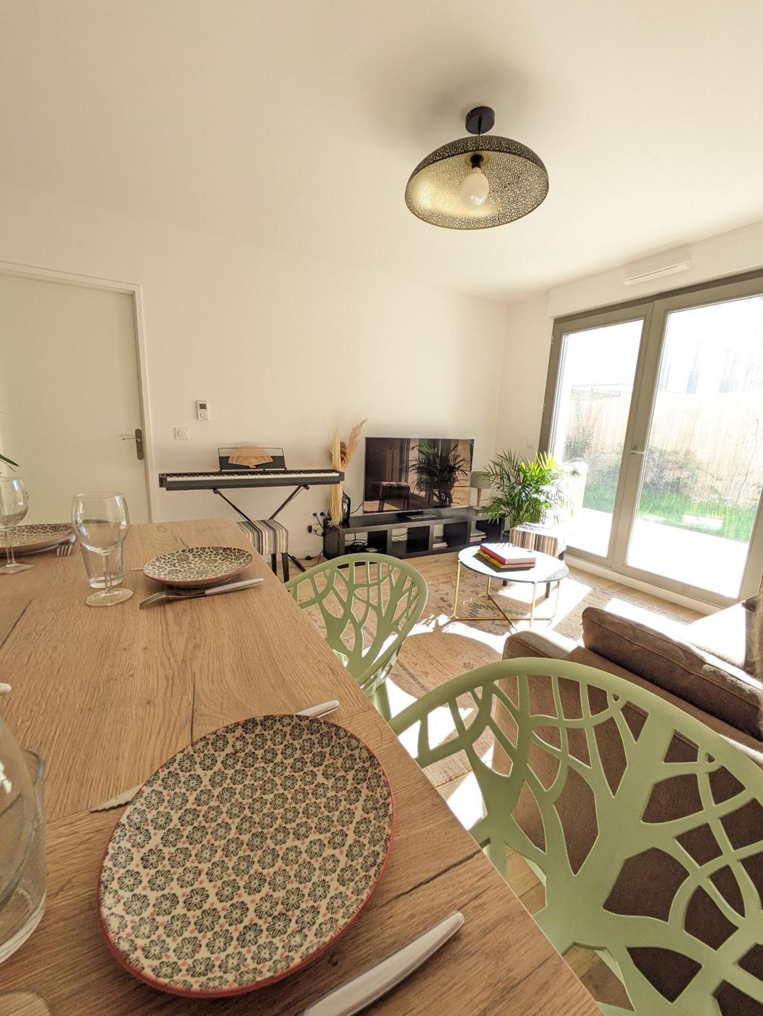 Appartement De Standing Avec Jardin Clamart Esterno foto